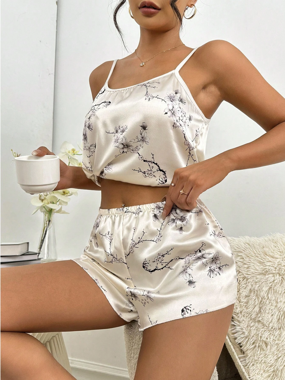 Pijama beige estampado floral lila