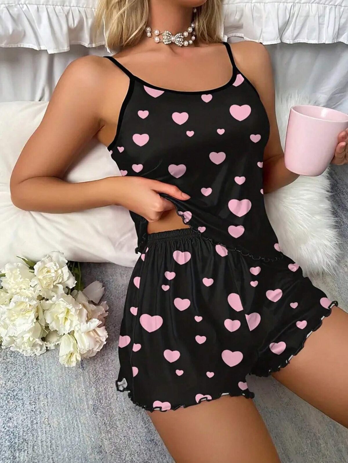 Pijama negra estampado corazones rosados